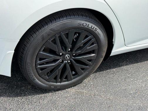 Pearl White Tricoat 2026 Nissan Altima 2.5 SV