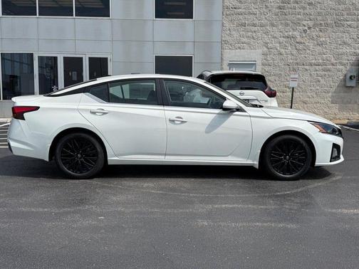 Pearl White Tricoat 2026 Nissan Altima 2.5 SV