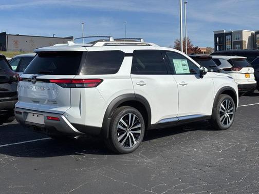2025 Nissan Pathfinder Platinum 4WD