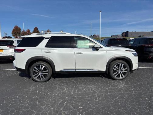 2025 Nissan Pathfinder Platinum 4WD