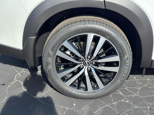 2025 Nissan Pathfinder Platinum 4WD