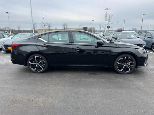 2025 Nissan Altima SR FWD