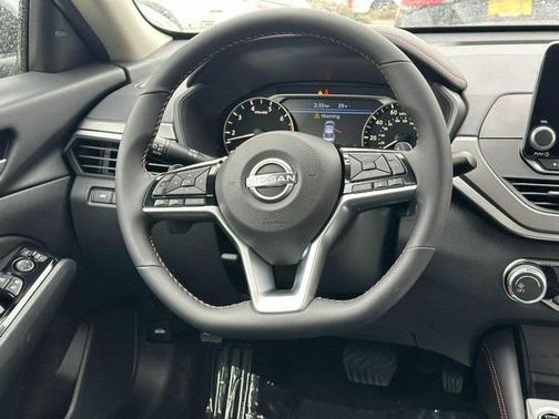 2025 Nissan Altima SR FWD