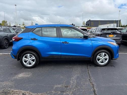 2025 Nissan Kicks S