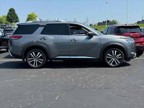 2025 Nissan Pathfinder Platinum