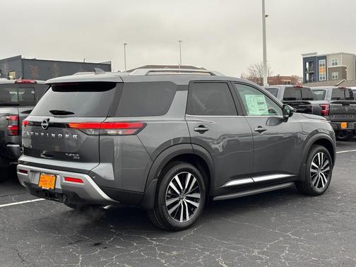 2025 Nissan Pathfinder Platinum 4WD