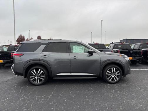 2025 Nissan Pathfinder Platinum 4WD