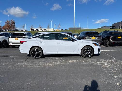 2025 Nissan Altima SR AWD