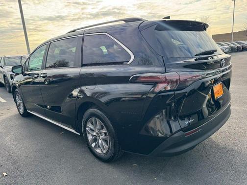 2025 Toyota Sienna XLE
