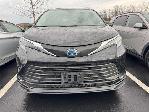 2025 Toyota Sienna XLE