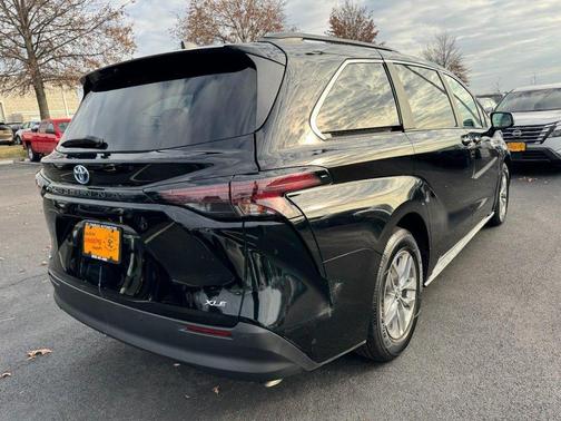 2025 Toyota Sienna XLE