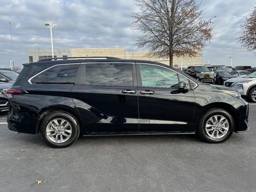 2025 Toyota Sienna XLE