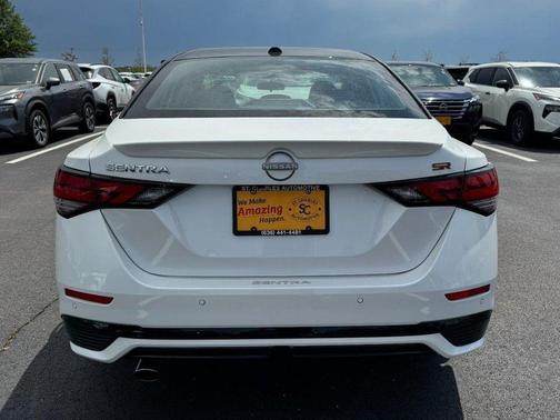 Aspen White Tricoat/Super Black 2025 Nissan Sentra SR