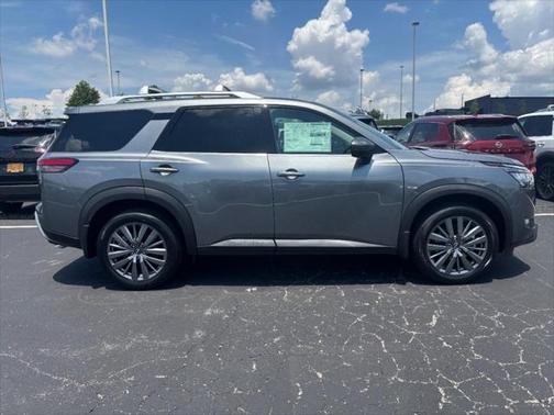 2025 Nissan Pathfinder SL