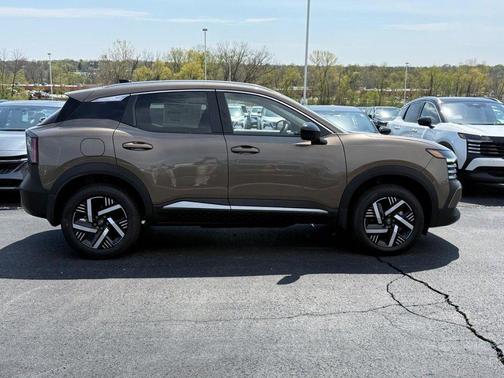 Canyon Bronze Metallic 2026 Nissan Kicks SV