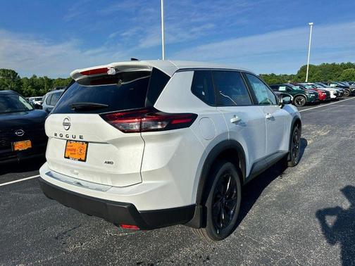 Everest White Pearl Tricoat 2026 Nissan Rogue SV