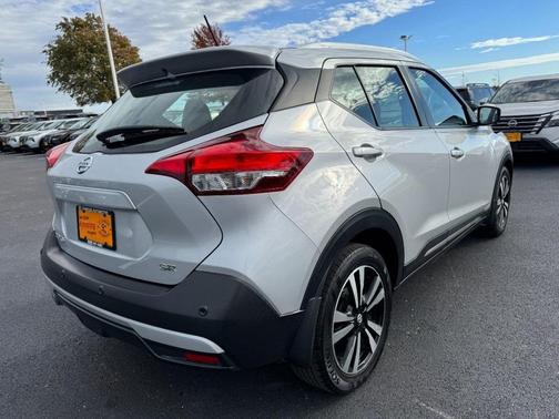 2020 Nissan Kicks SR