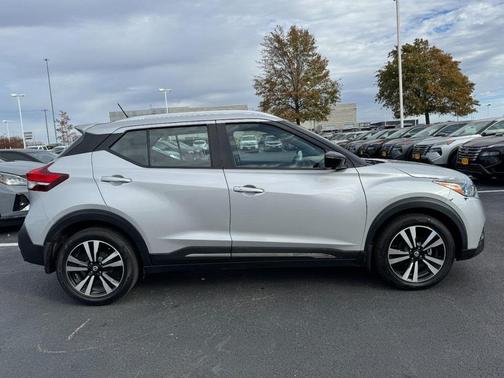 2020 Nissan Kicks SR