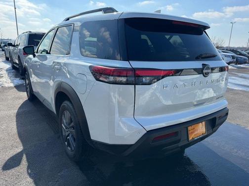 2024 Nissan Pathfinder SV 4WD