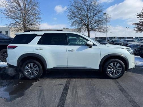 2024 Nissan Pathfinder SV 4WD