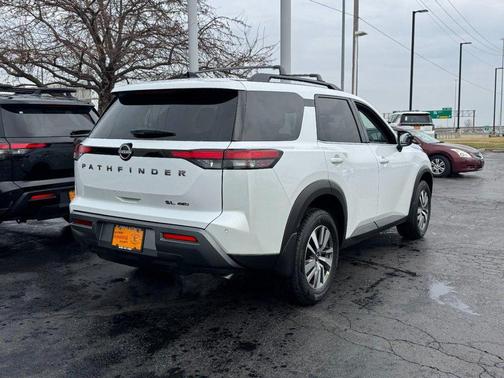 2026 Nissan Pathfinder SL