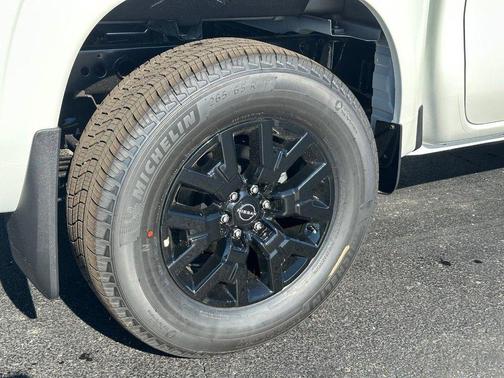 Glacier White 2026 Nissan Frontier SV
