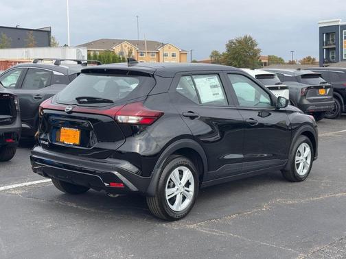 2025 Nissan Kicks S