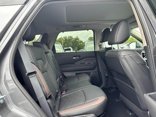 2025 Nissan Armada Platinum
