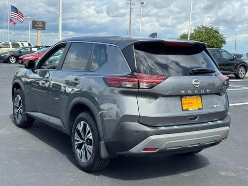 2022 Nissan Rogue SV