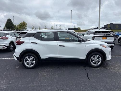 2025 Nissan Kicks S