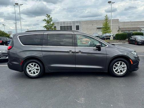 Granite Crystal Metallic Clearcoat 2022 Chrysler Pacifica Touring L