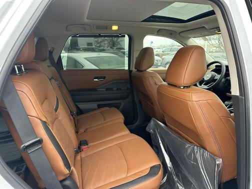 2025 Nissan Pathfinder Platinum 4WD