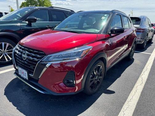 Scarlet Ember Tintcoat/Super Black 2023 Nissan Kicks SR