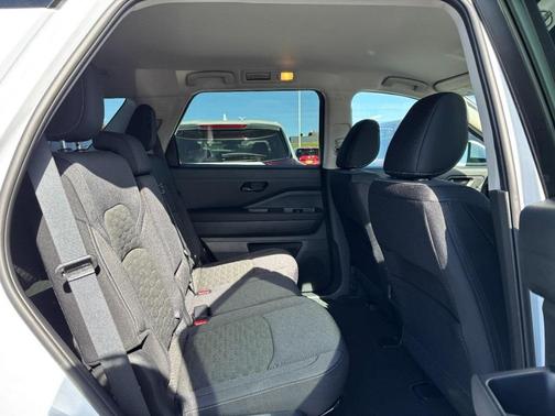 2025 Nissan Pathfinder SV FWD