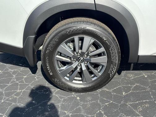 2025 Nissan Pathfinder SV FWD