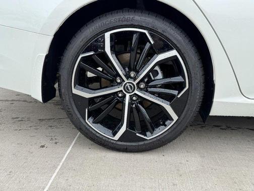 Pearl White Tricoat 2025 Nissan Altima SR FWD