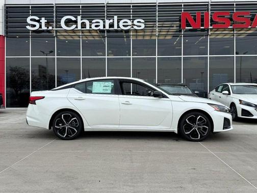 Pearl White Tricoat 2025 Nissan Altima SR FWD