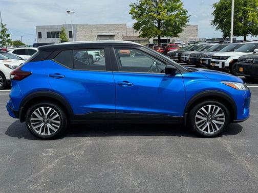 Electric Blue Metallic/Super Black 2024 Nissan Kicks SV