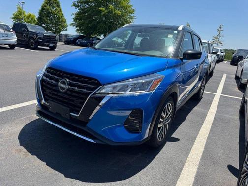 Electric Blue Metallic/Super Black 2024 Nissan Kicks SV