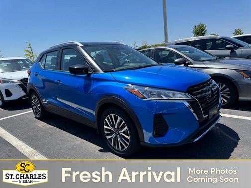 Electric Blue Metallic/Super Black 2024 Nissan Kicks SV