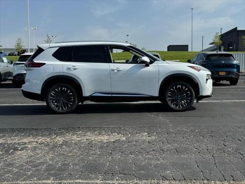 2025 Nissan Rogue Platinum
