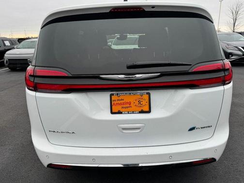 2024 Chrysler Pacifica Hybrid Select