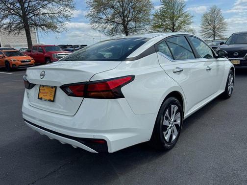 Glacier White 2025 Nissan Altima S FWD