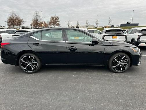 2025 Nissan Altima SR FWD