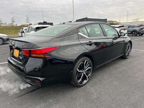 2025 Nissan Altima SR FWD