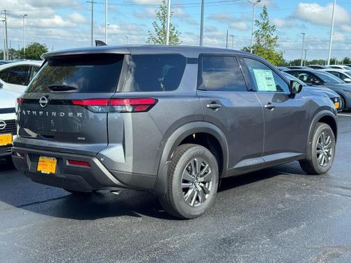 2025 Nissan Pathfinder S