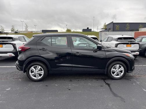 2025 Nissan Kicks S