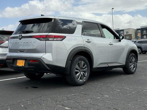 2025 Nissan Pathfinder S