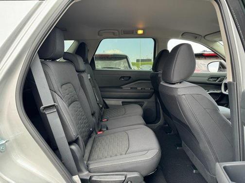 2025 Nissan Pathfinder S