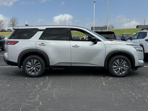 2025 Nissan Pathfinder S